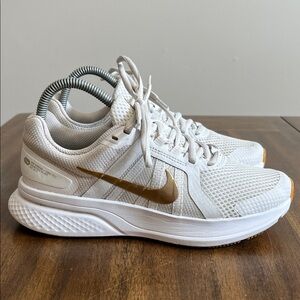 Nike Run Swift 2 White and Gold Athletic Shoes CU3528-010 Women’s Size 7.5